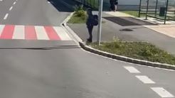 Vozač stao na pješački da propusti dijete, pa doživio neprijatno iznenađenje (VIDEO)