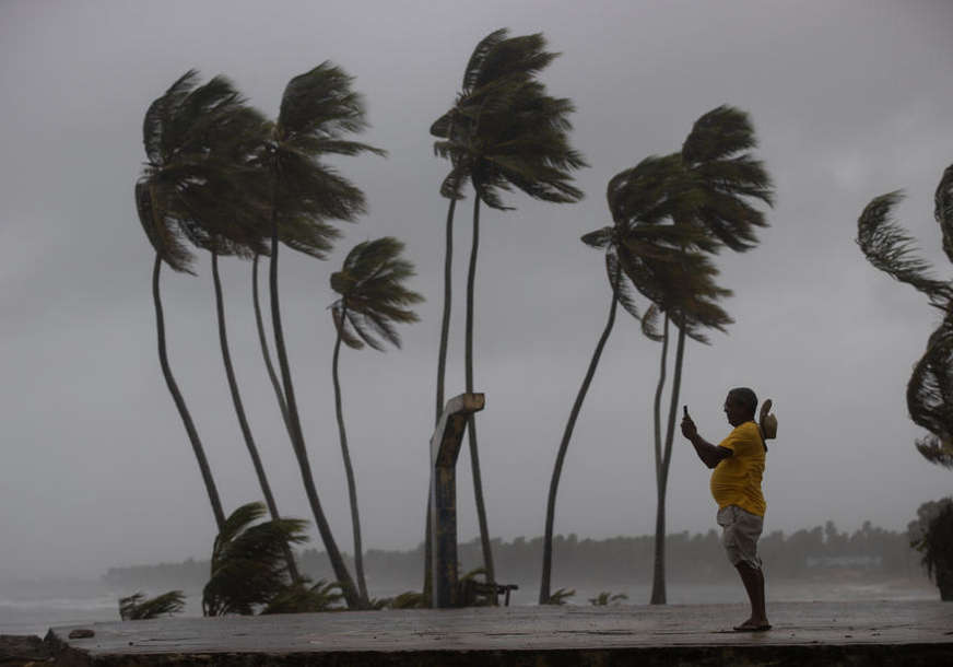 URAGAN "FIONA" ODNIO TRI ŽIVOTA Stravičan vjetar i katastrofalne poplave na Karibima (FOTO)