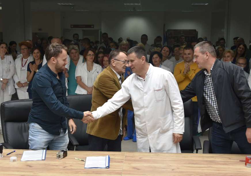 Nakon 12 godina: U UKC Srpske potpisan novi pojedinačni kolektivni ugovor
