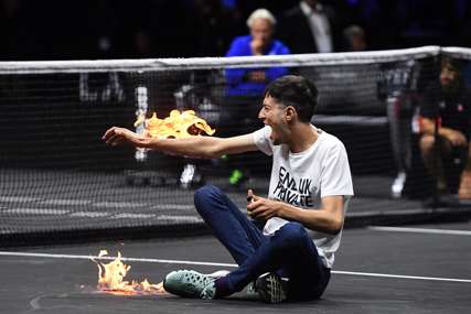 Zapalio se na teniskom terenu: Eko-aktivista izazvao incident na Lejver kupu