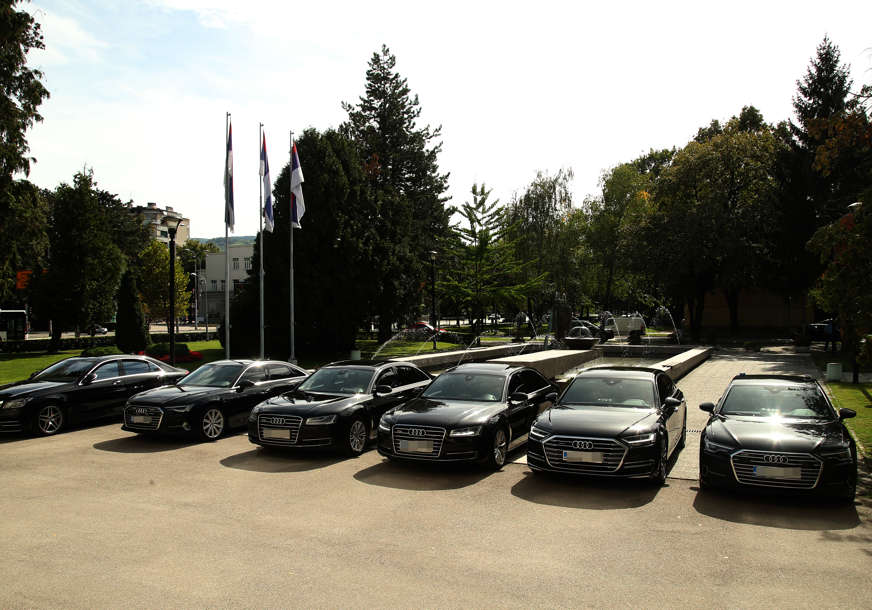 U Novu godinu sa novim VOZILIMA: Parlament Srpske opet kupuje nove limuzine, a ovo je razlog