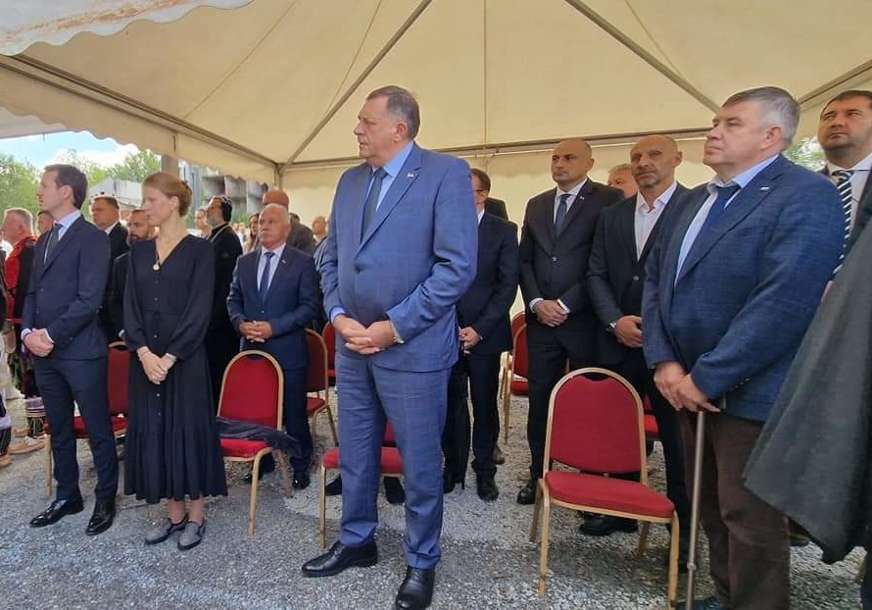 "Srbi, gdje god bili, iza sebe imaju Srpsku i Srbiju" Banjac prisustvovao liturgiji u Jasenovcu