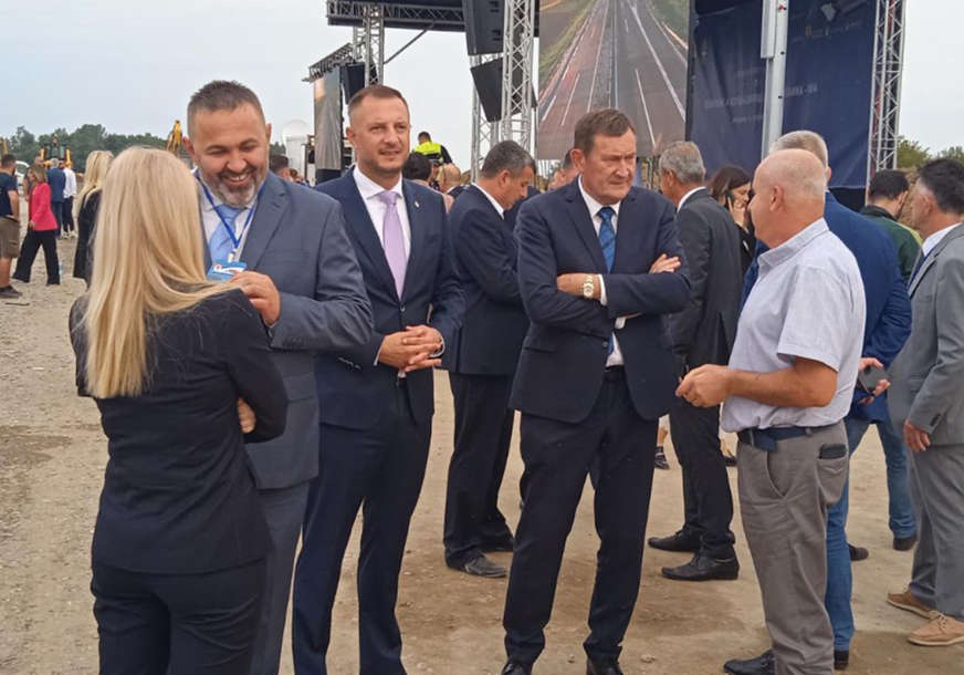 Cvijanovićeva, Vučić i Dodik na ozvaničenju početka radova na auto-putu u Bijeljini (FOTO)
