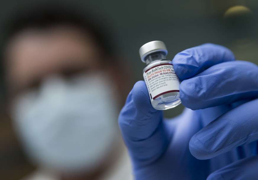 BUSTER DOZA Evropska agencija za lijekove preporučila Fajzer vakcinu protiv novih oblika omikrona