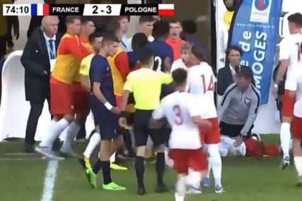 SRAMOTNE SCENE Francuzi dobili 4 crvena za 20 minuta, pa započeli opštu tuču (VIDEO)