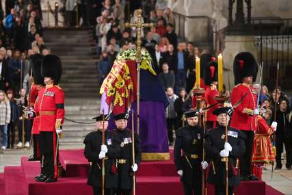 Posljednji ispraćaj kraljice Elizabete II: Otvorene kapije Vestminstera, pristiže 2.000 zvanica iz cijelog svijeta (FOTO, VIDEO)