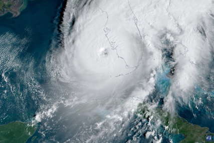 Uragan razorio Floridu: Više od 1,8 miliona ljudi ostalo je bez struje nakon snažne oluje (FOTO)
