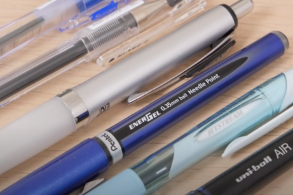 Hit video na Instagramu: Znate li zašto hemijske olovke imaju rupu na čepovima (VIDEO)