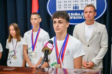 Pavle osvojio srebro, Luka bronzu: Stanivuković čestitao mladim karatistima na uspjehu u Turskoj