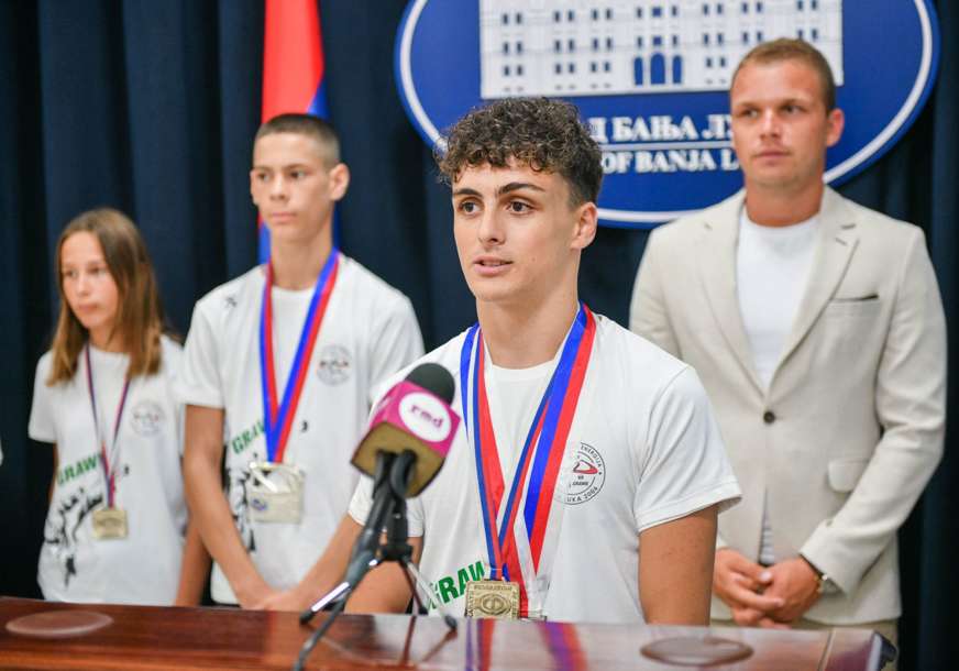 Pavle osvojio srebro, Luka bronzu: Stanivuković čestitao mladim karatistima na uspjehu u Turskoj