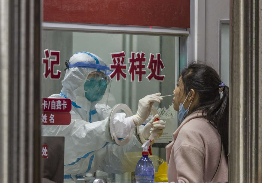 NOVI NAČIN IMUNIZACIJE Odobrena kineska vakcina protiv kovida za inhalaciju