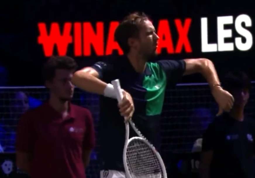PODIVLJAO MEDVEDEV Ruski teniser žestoko odgovorio publici (VIDEO)