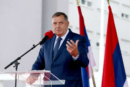 OVO JE DAN SVIH SRBA Dodik poručuje da je ponosan i srećan što se srpska trobojka danas vijori svuda gdje živi srpski rod
