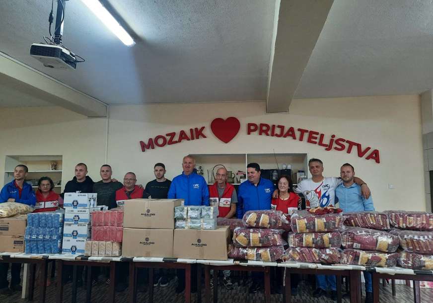 DRUŠTVENA ODGOVORNOST Ujedinjena Srpska donirala namirnice "Mozaiku prijateljstva" (FOTO)