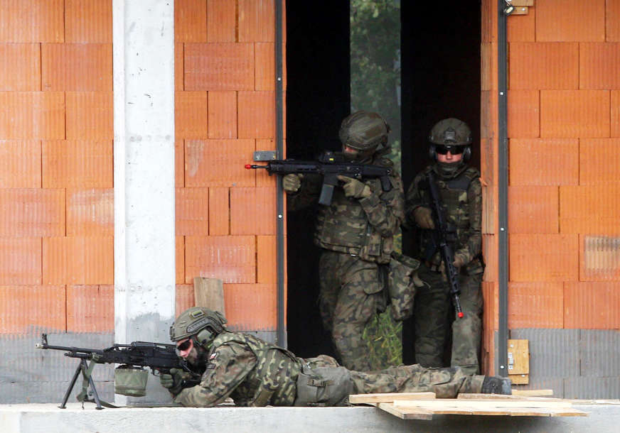 "Na njenoj teritoriji se vodi rat" Evropski komesar objasnio zašto Ukrajinu neće primiti u NATO