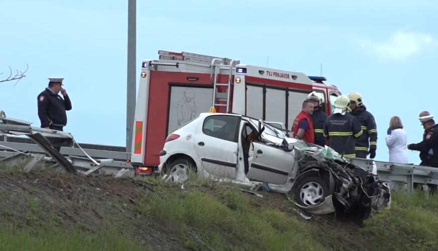 U nesreći kod Prnjavora poginula jedna osoba: Auto probio bankinu na auto-putu "9. januar" (VIDEO)
