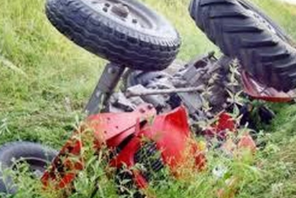 Sletio sa puta traktorom: U nesreći poginuo muškarac