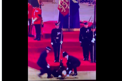 Pridržavao se rigoroznog rasporeda: Stražar kovčega kraljice Elizabete II srušio se zbog iznemoglosti (VIDEO)