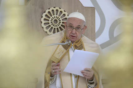 “SKANDALOZNO I GREŠNO” Papa Franjo poručio da je odbacivanje migranata kriminal