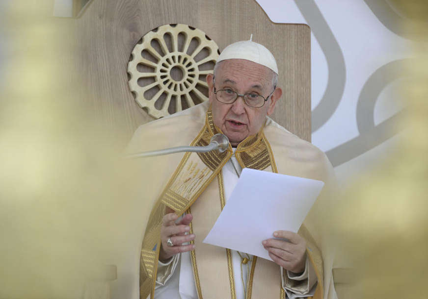 "Okončajte rat u Ukrajini" Papa Franjo uputio apel Putinu