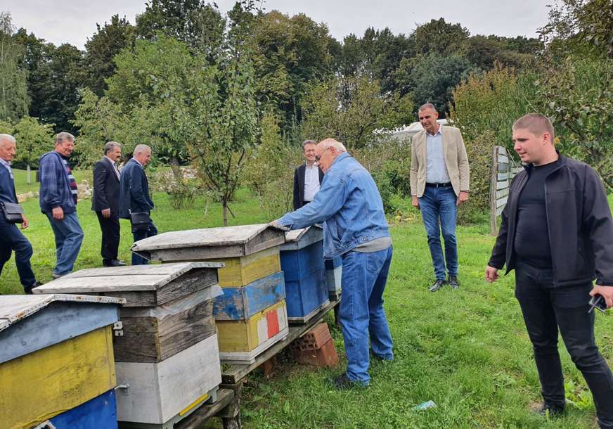 PROMOCIJA PČELARSTVA: Druženje ugljevičkih pčelara