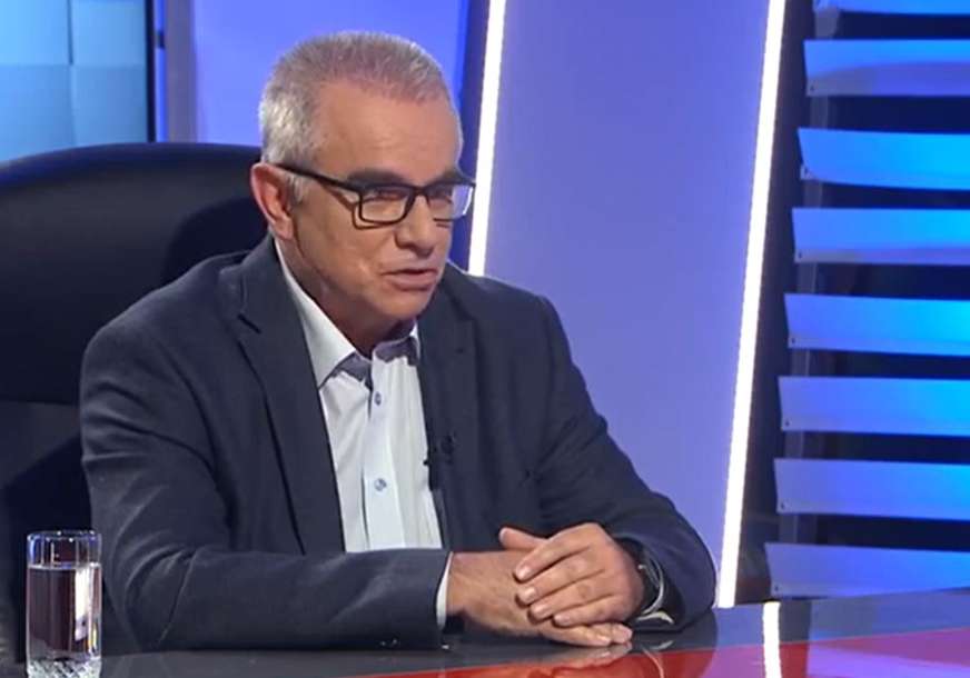"Promašio sam za 20 godina" Slavko Mitrović najavio postepeni izlazak iz SNSD, kaže da će stranka pobijediti i 10. put (VIDEO)