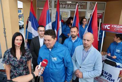 "Ni pred kim ne klečimo" Uprkos nevremenu, nevjerovatna tribina Ujedinjene Srpske u Gradiški