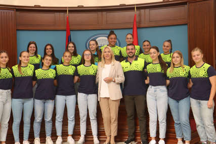 Najbolji promoteri Srpske: Cvijanovićeva ugostila banjalučke košarkašice (FOTO)