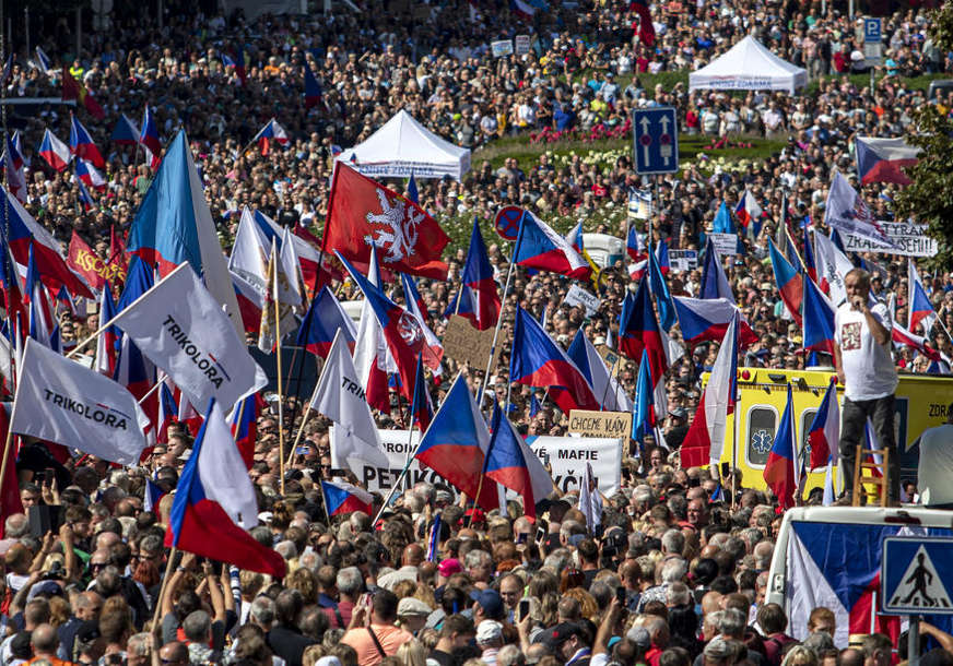 Protesti protiv EU i NATO: U Češkoj više od 70.000 ljudi izašlo na ulice