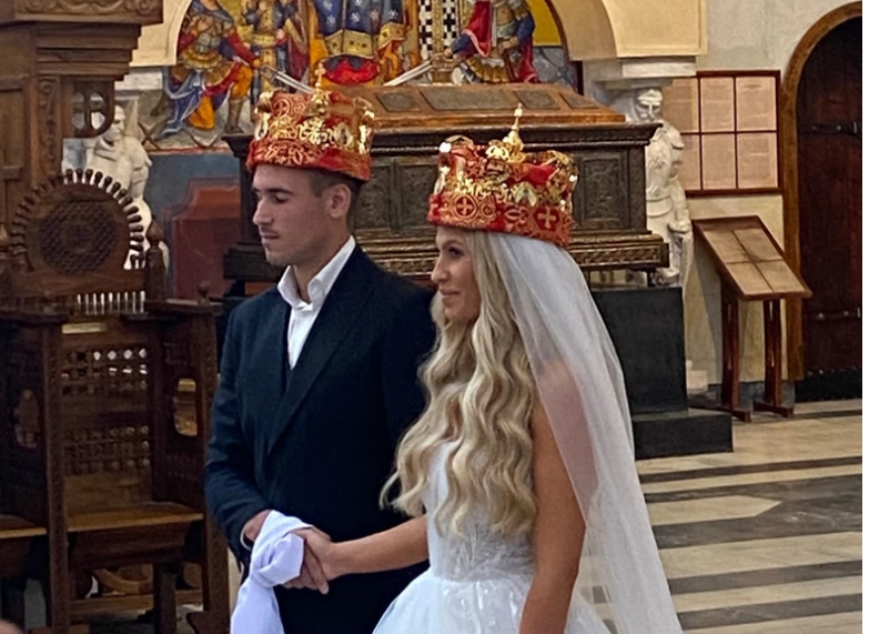 Bez ljubimca ništa od svadbe: Saška Veselinov nije htjela da se uda bez papagaja (VIDEO)