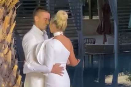 Prvi ples na vjenčanju Đorđa Đokovića: Mlada u još jednoj vjenčanici, pjeva im čuveni pjevač (VIDEO)