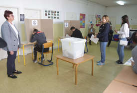 Najveći odziv u Potkozarju: Izlaznost na izbore u Gradiški iznad očekivanja (FOTO)
