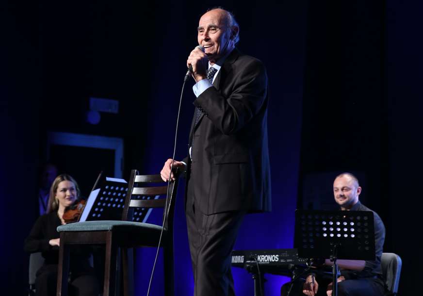 "Zadovoljan sam time" On je NAJSTARIJI PJEVAČ na estradi, ima 87 godina, a i dalje aktivno radi