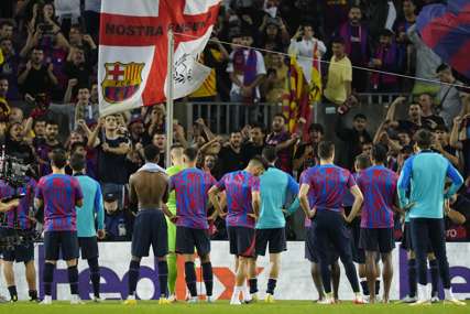 Navijači Barselone vratili igrače iz svlačionice: Skandiranje ekipi i stručnom štabu poslije poraza od Bajerna (VIDEO)