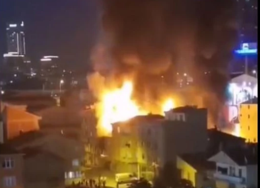 Plamen guta zgradu: U eksploziji u Istanbulu ima poginulih