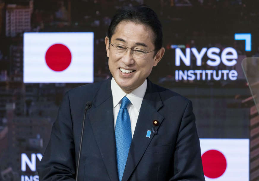 Bune se u Pekingu: Japanski premijer poslao poklon koji se povezuje sa japanskom militarizacijom