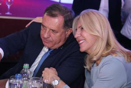 Hit snimak iz štaba SNSD: Ovako je Cvijanovićeva podržala Dodika u izbornoj noći (VIDEO)