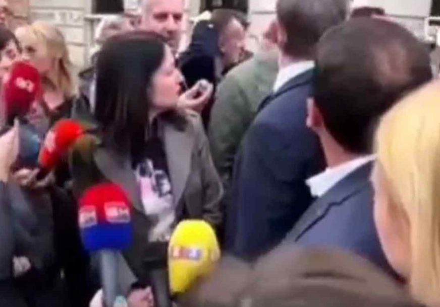 "Zar treba da padne krv!" Dok je Jelena Trivić govorila pred TV kamerama, Vukovića i Babalja gađali KAMENOM