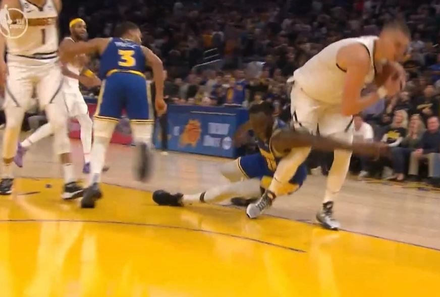 „MESAR“ NBA LIGE Nokautirao saigrača, a sad „prljavim“ potezom povrijedio Jokića (VIDEO)