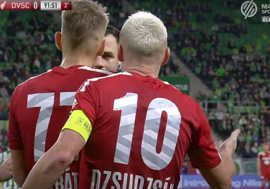 NESPORTSKI POTEZ FUDBALERA FERENCVAROŠA  Pljunuo legendu mađarskog fudbala  (VIDEO)