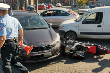 Nesreća stvorila gužvu: U sudaru povrijeđen maloljetni motociklista (FOTO)