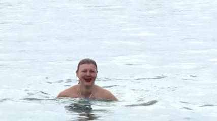 Kupanje u Neumu u oktobru  "Voda je toplija nego vrijeme koje je napolju" (VIDEO)