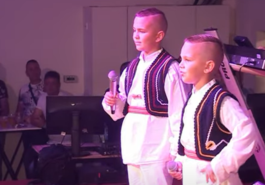 Dječaci čuvaju tradiciju: Braća Luka i Njegoš  krajiškom pjesmom osvajaju srca publike