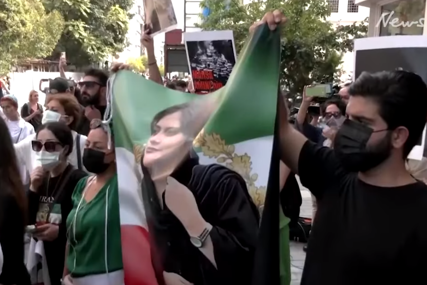 "ŽENE, ŽIVOT, SLOBODA" Masovni protest u Turskoj, demonstranti na ulicama u znak podrške iranskim ženama (VIDEO, FOTO)
