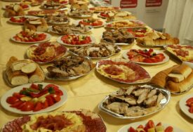 (FOTO) KOMPLETAN MENI ZA 11,5 KM Najjeftiniji ručak može se pojesti u restoranu PS BiH, ali funkcioneri opet nisu zadovoljni