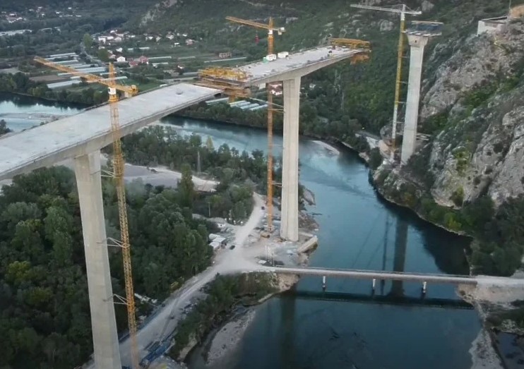 Najveći most u BiH: Spojena još dva stuba sa novim metrima saobraćajnice Koridora 5C (VIDEO)