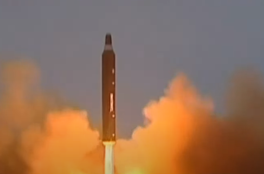 JAPAN DIGAO BORBENE AVIONE  Raketa koju je lansirala Sjeverna Koreja letjela 17 puta brže od zvuka