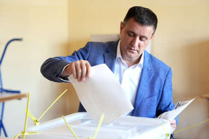 Vlado Đajić glasao u Banjaluci: Direktor UKC obavio svoju građansku dužnost