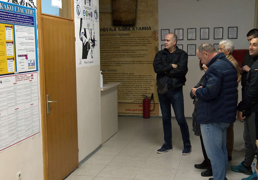IZBORI POČELI BEZ PROBLEMA Otvorena biračka mjesta u opštini Istočna Ilidža