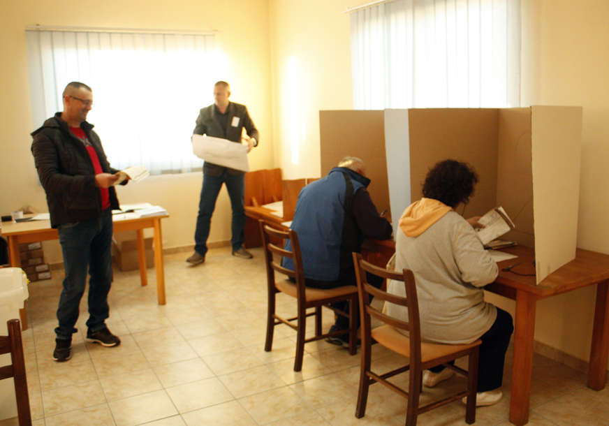Sva biračka mjesta otvorena na vrijeme: Pravo glasa u Modriči ima 28.516 građana